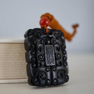 今天来介绍一下和田玉的一个品种,黑青玉... 来自瑜玉翡翠